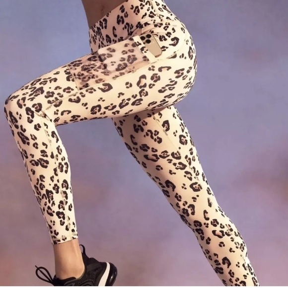 Fabletics Pants - Women’s Fabletics Powerhold high waist on-the-go leopard leggings Size XS/S